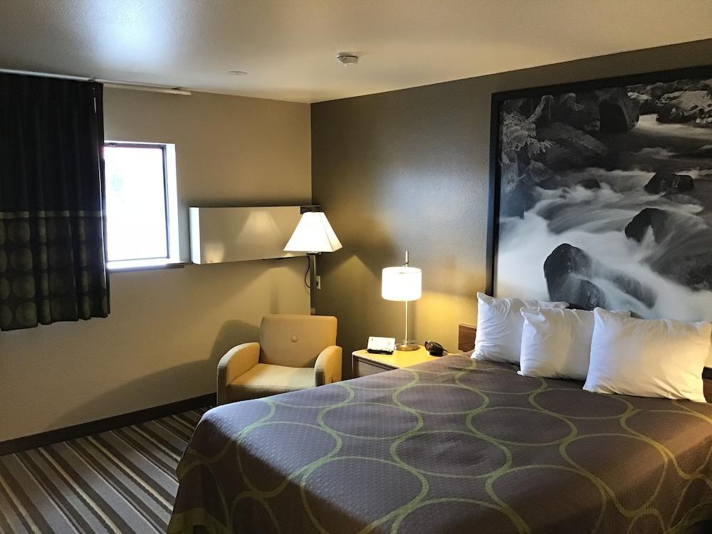 Super 8 By Wyndham Dillon Motel Ngoại thất bức ảnh