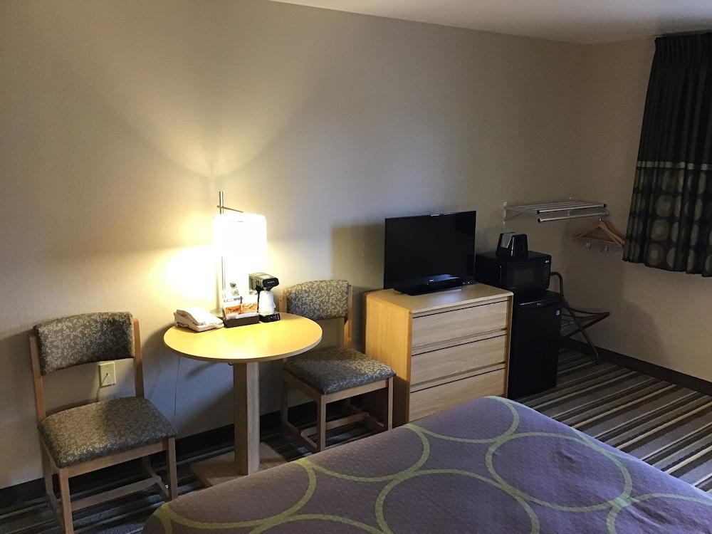 Super 8 By Wyndham Dillon Motel Ngoại thất bức ảnh