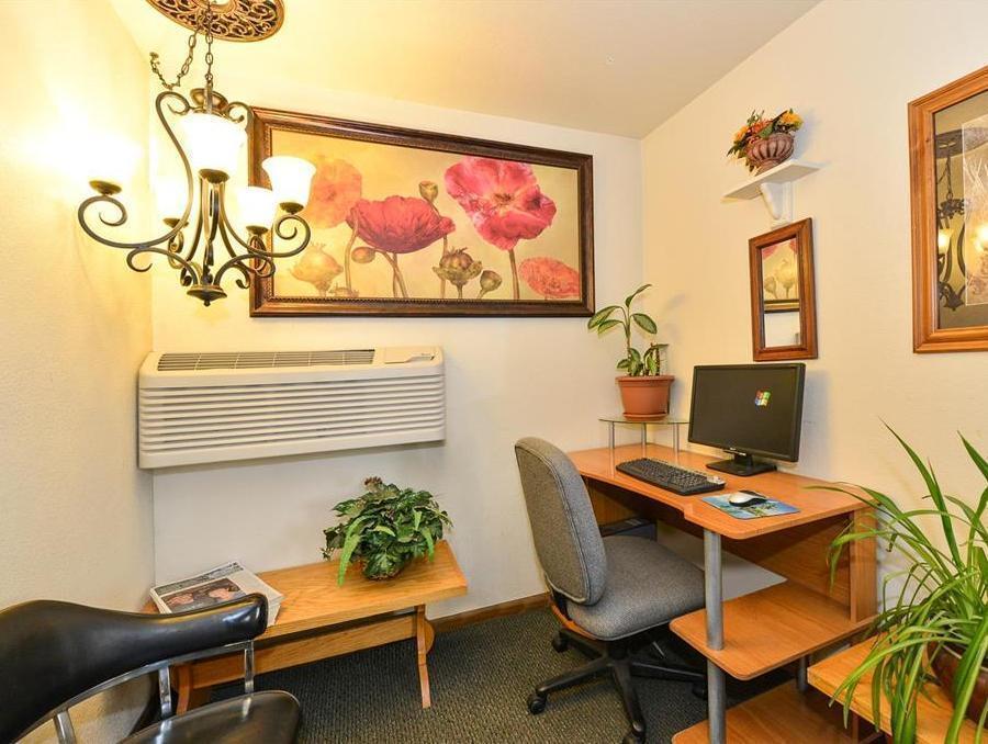 Super 8 By Wyndham Dillon Motel Ngoại thất bức ảnh